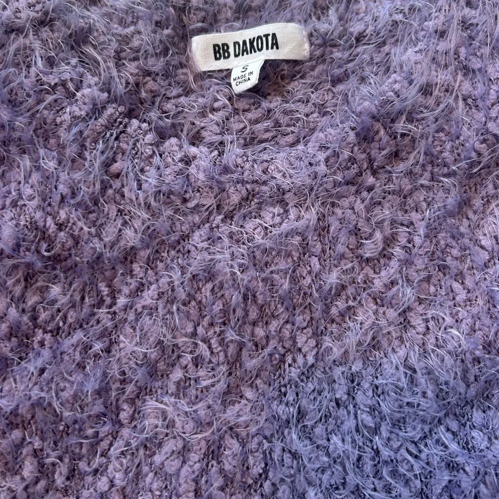 BB DAKOTA fuzzy lilac sweater - Picture 2 of 3